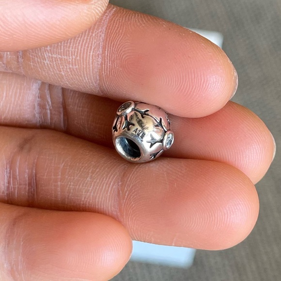 Pandora Retired Snowflake Charm Sparkling CZ Stones EUC - Picture 7 of 8